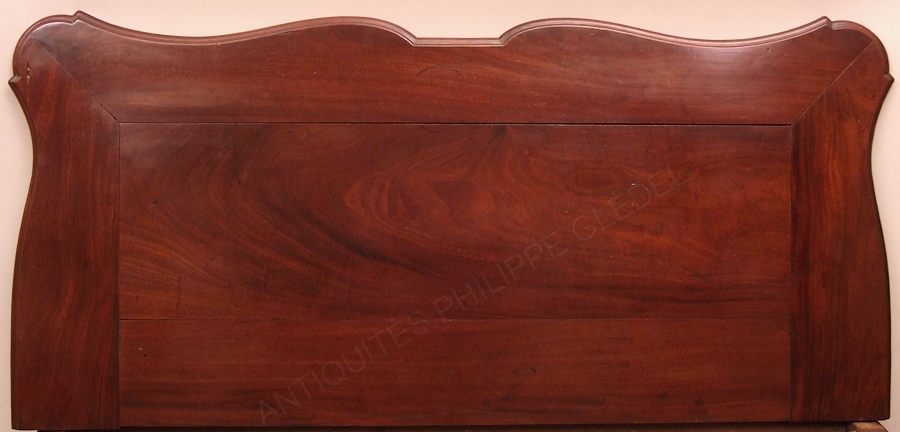 Plateau en acajou des Antilles démontable sur commode malouine
